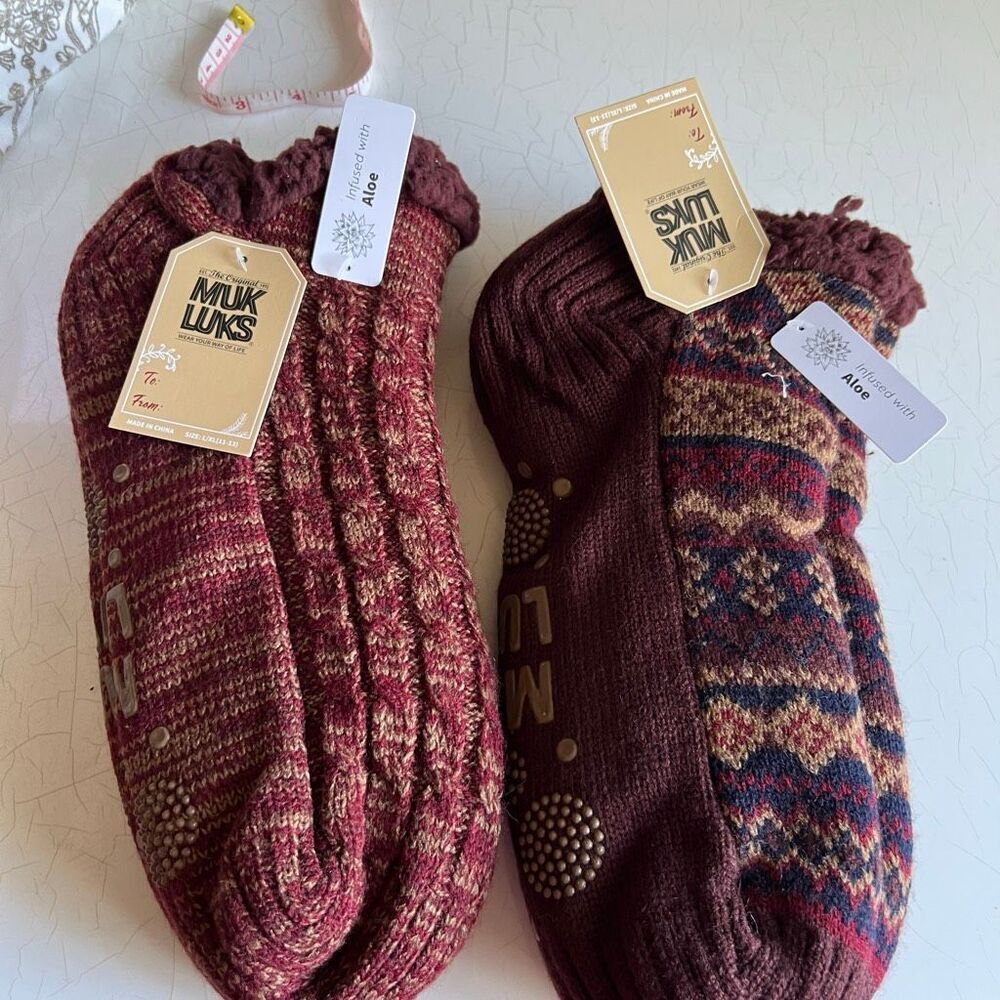 Muk Luks brand cabin socks lot of 2 southwestern red patterned design with a coz